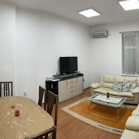 Ata Apartment Skopje Bagian luar foto