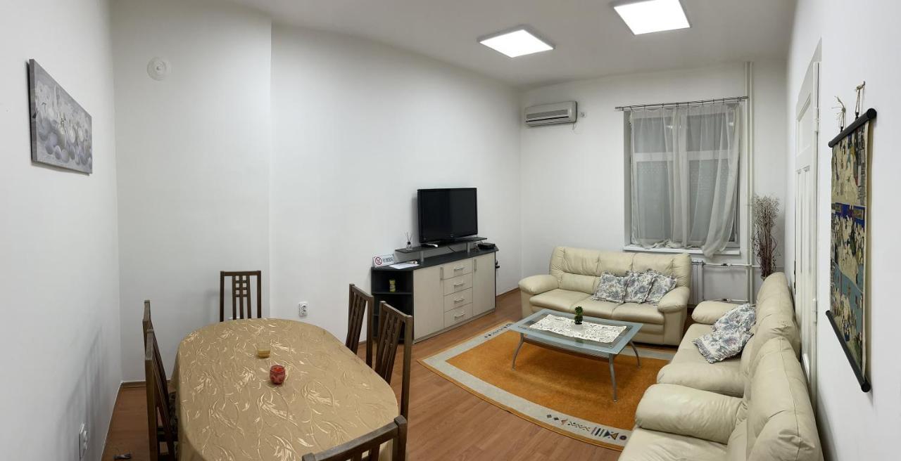 Ata Apartment Skopje Bagian luar foto