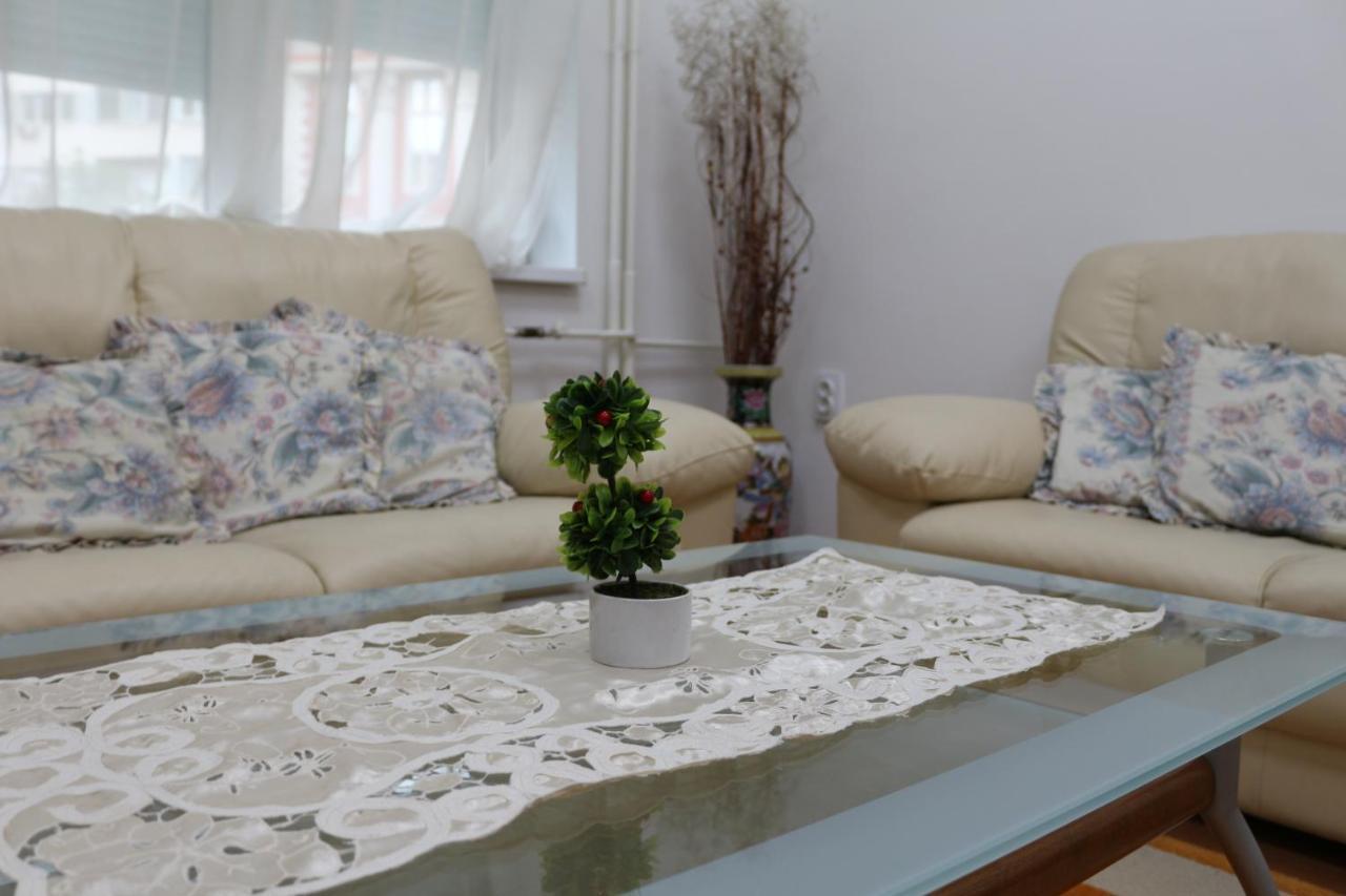 Ata Apartment Skopje Bagian luar foto