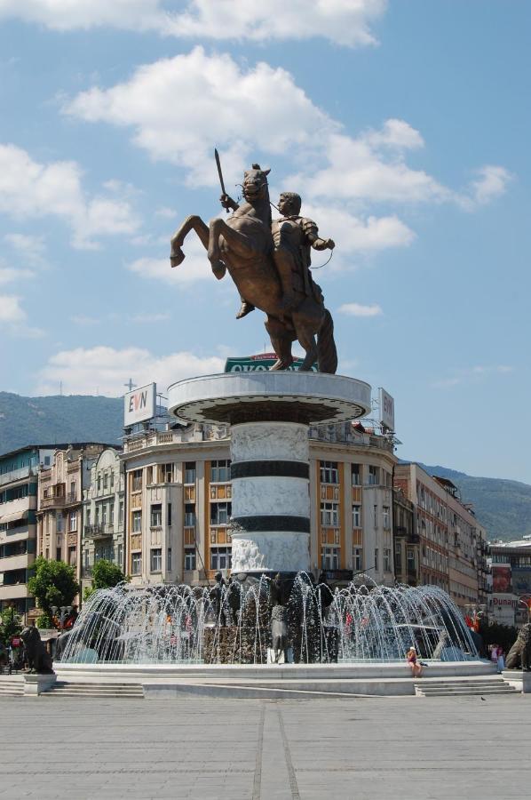 Ata Apartment Skopje Bagian luar foto